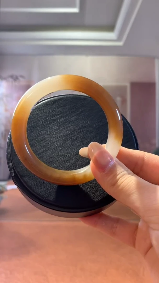 未镶嵌和田玉把件新疆高品糖白手镯54