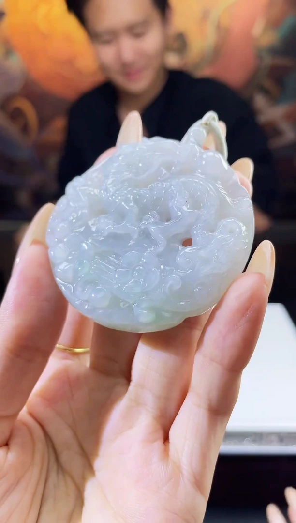 翡翠未镶嵌颈饰多样性发其一