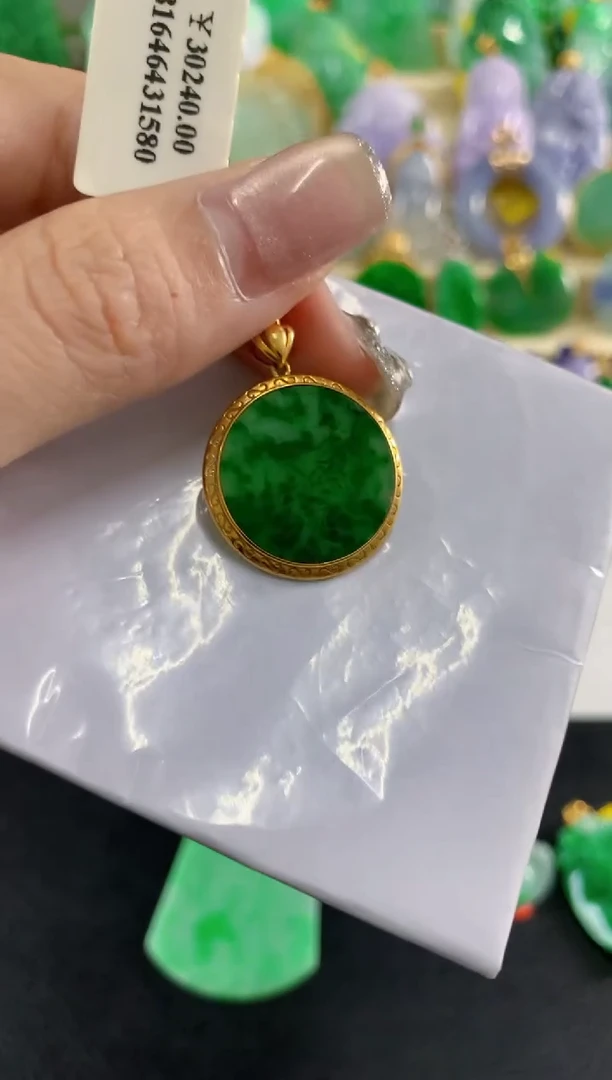 吊坠(不含链)18K金镶嵌翡翠挂件