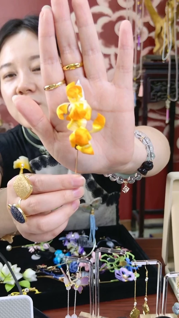 刺绣纯手工绒花胸针