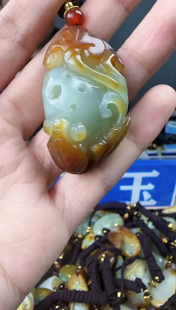 和田玉未镶嵌颈饰1