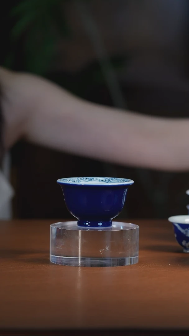 记蓝内绘松竹梅压手杯
