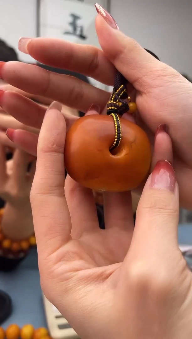 【闪购商品】琥珀珠宝奇石未镶嵌假一罚十配绳，034