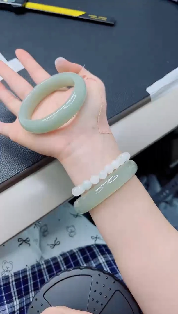 石英质玉手镯未镶嵌117-56.7