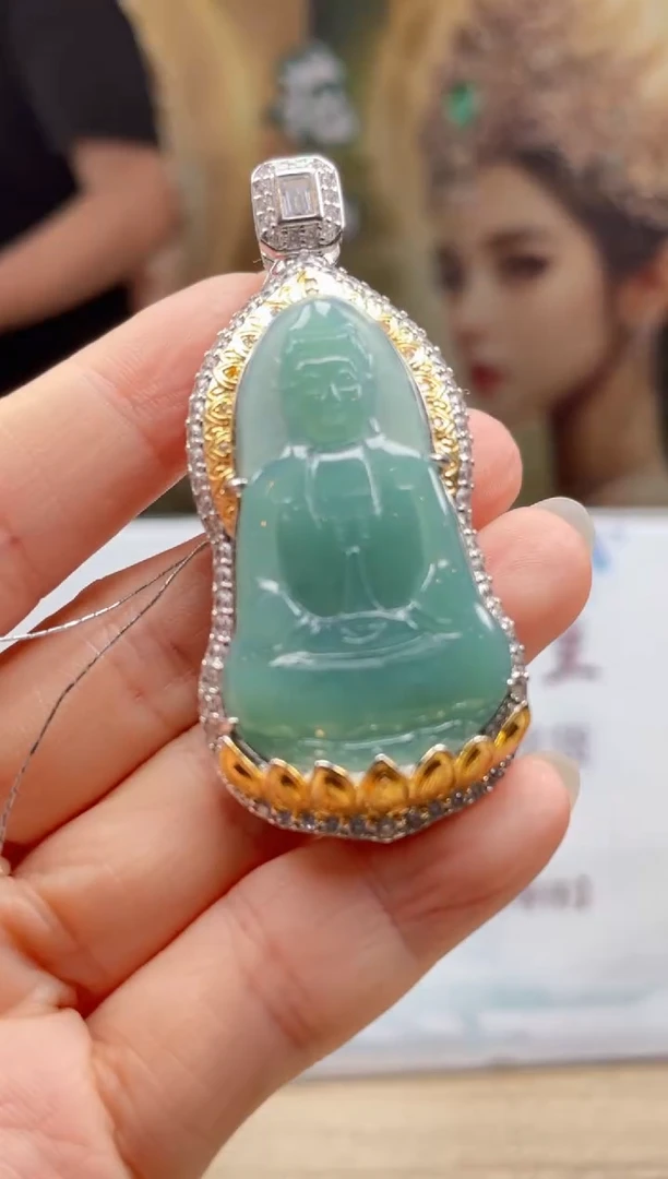 翡翠未镶嵌颈饰      *120