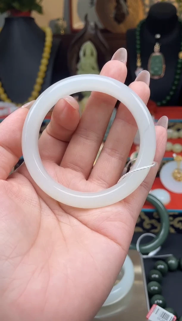和田玉手镯未镶嵌手镯57