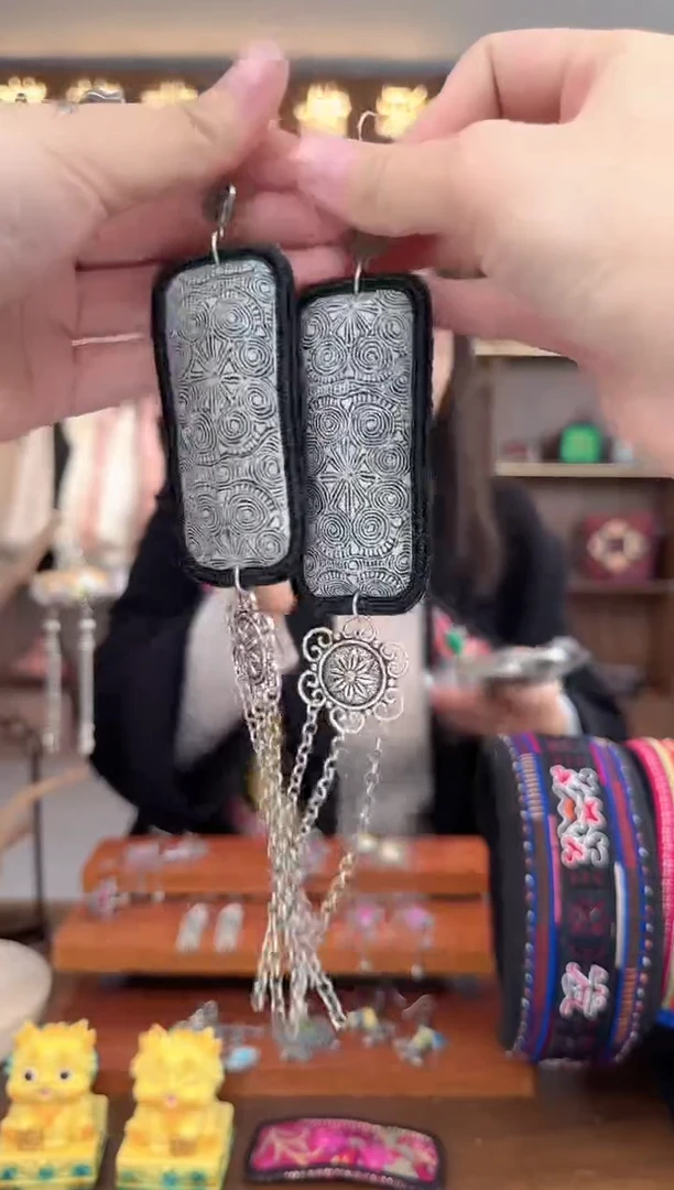 【闪购商品】织绣扶光苗绣传承63