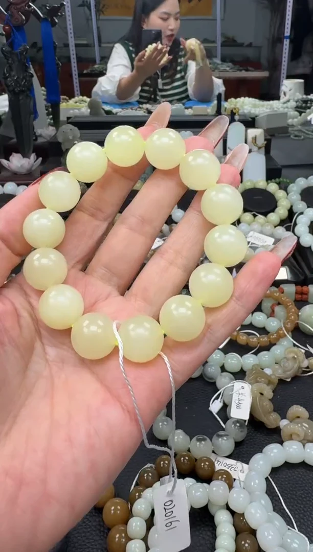 未镶嵌手链和田玉黄口卡16