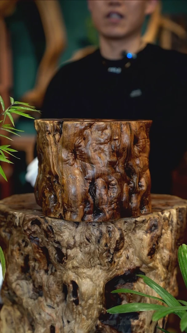 木茵*_雷击枣木笔筒