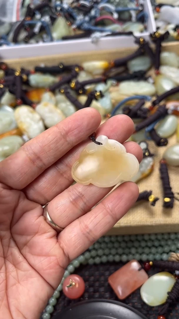 【闪购商品】和田玉颈饰未镶嵌多样性发货没有证书拍一发一有瑕