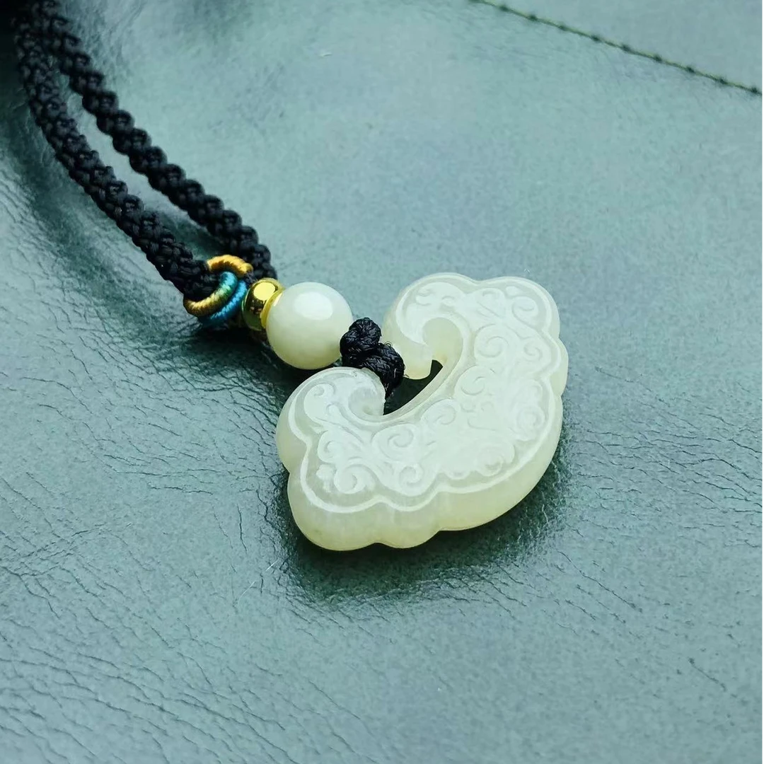 天然和田玉祥云吊坠青海料祥云吊坠