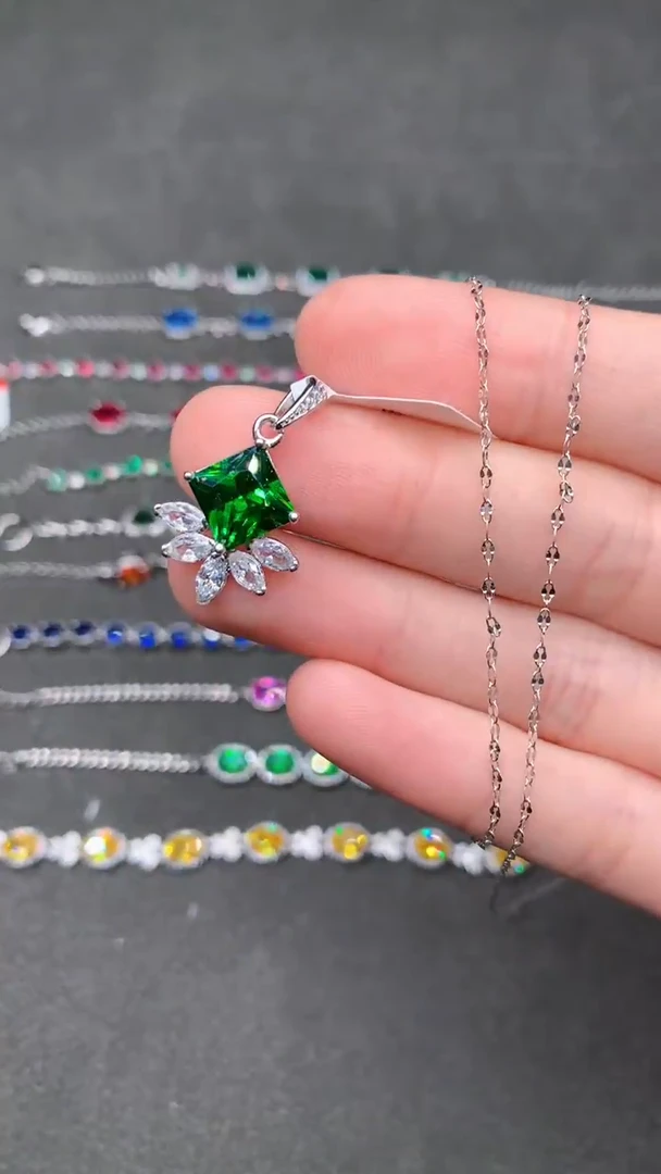 【闪购商品】透辉石吊坠银S925镶嵌······