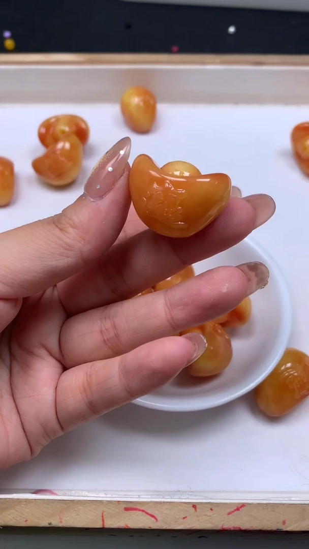 裸石蜜蜡未镶嵌E822 蜜蜡 通孔大元宝19*28*21.7mm1个5.8元