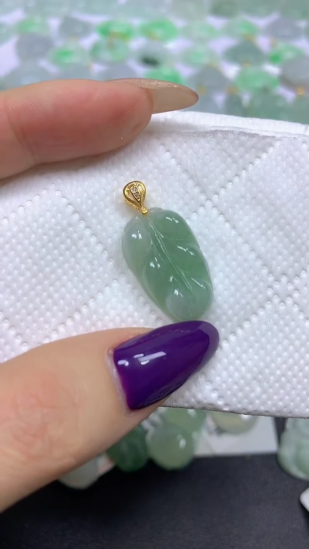 颈饰未镶嵌翡翠