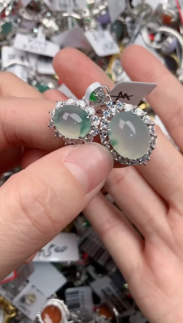 银S925镶嵌戒指翡翠a****2222        4