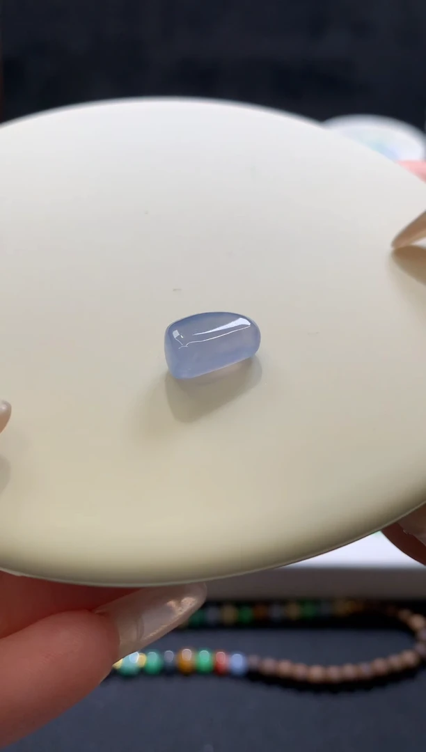 裸石翡翠一颗紫色随形