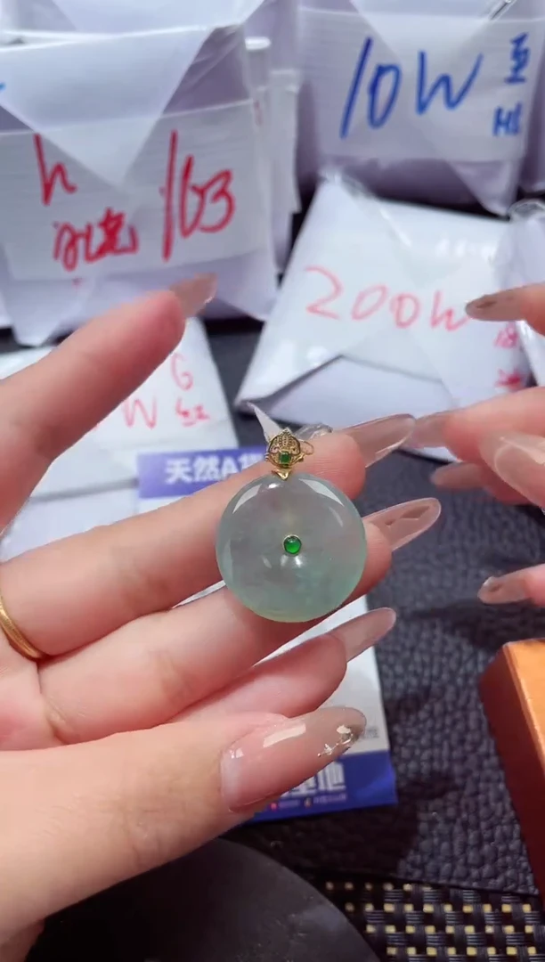 颈饰18K金镶嵌翡翠108