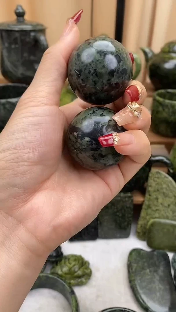 【闪购商品】蛇纹石玉手球未镶嵌手球