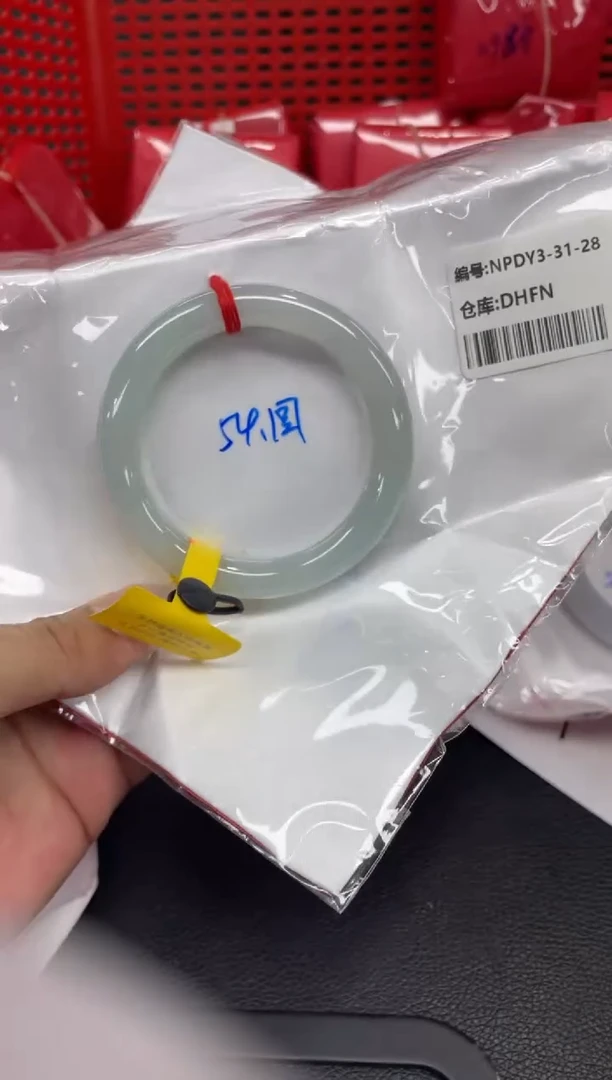翡翠手镯未镶嵌翡翠手镯