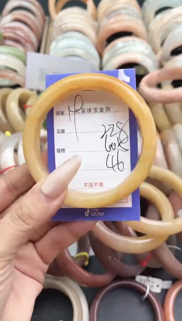 未镶嵌手镯石英质玉228