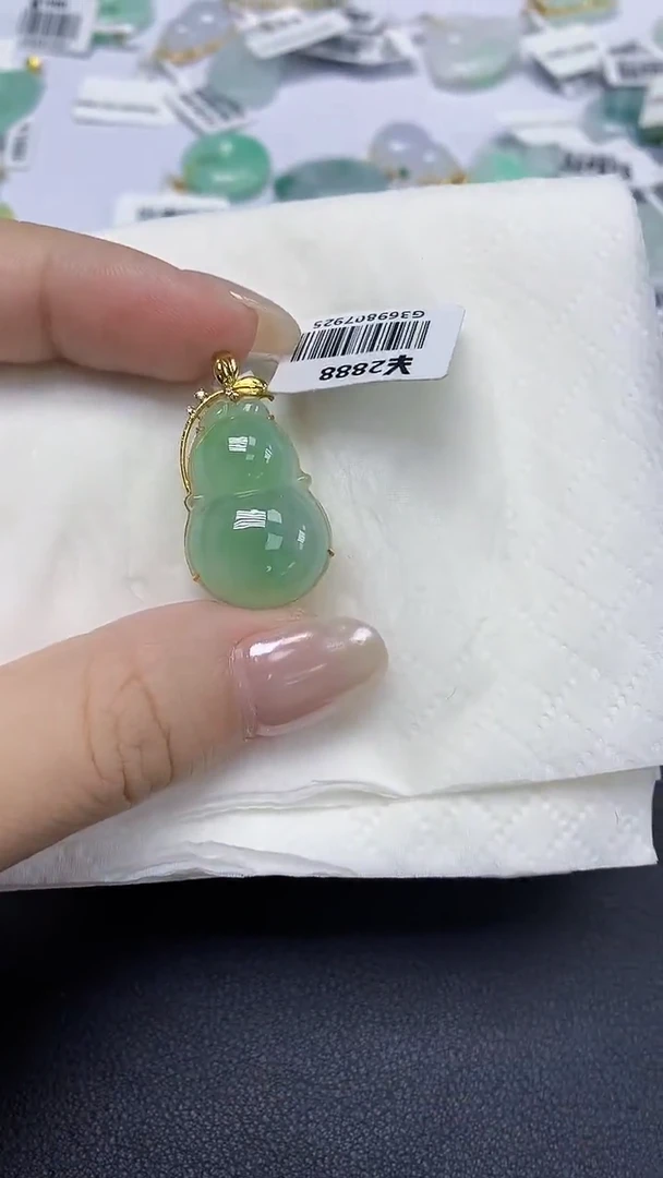翡翠18K金镶嵌颈饰天然缅甸翡翠A货