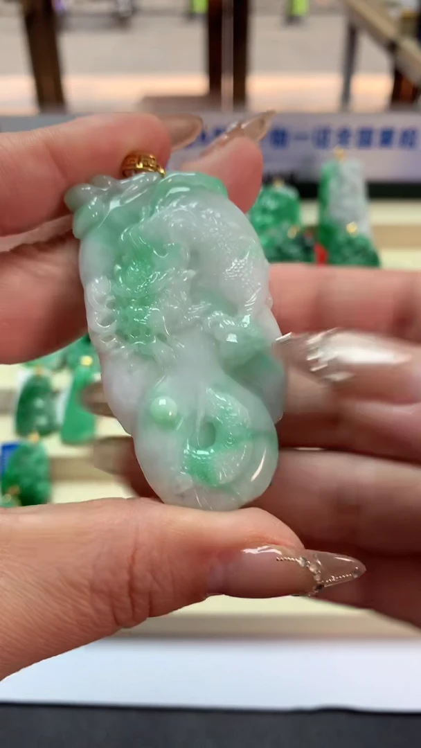 【闪购商品】翡翠吊坠(不含链)18K金镶嵌挂件
