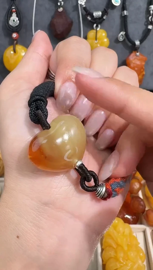 裸石琥珀未镶嵌荷**放琥珀