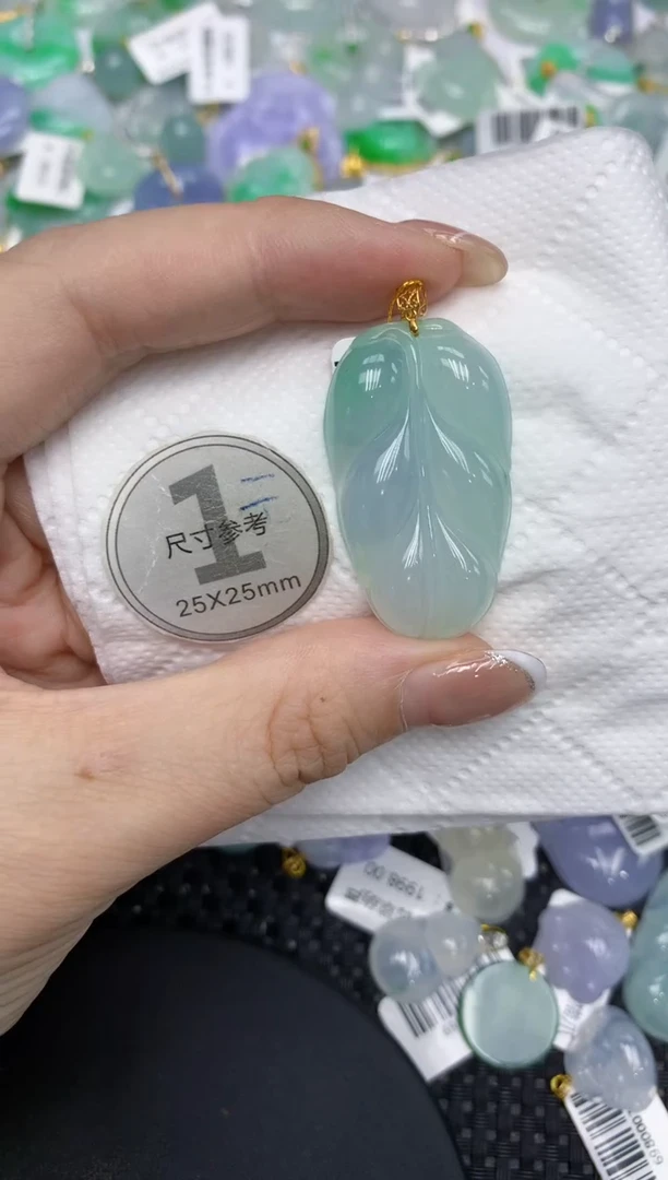 颈饰18K金镶嵌翡翠111111111