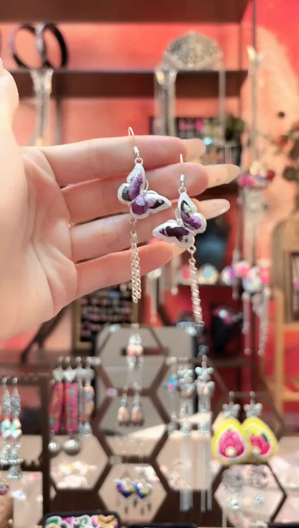 织绣云织谣民族风精美饰品  100