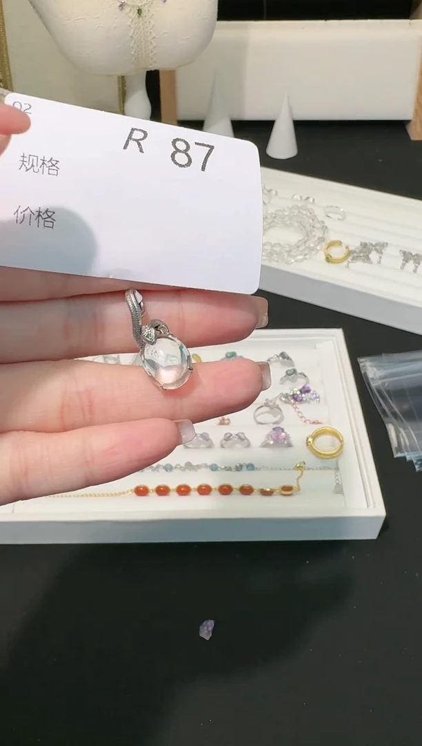 【闪购商品】水晶吊坠(不含链)银S925镶嵌多样性发一R87