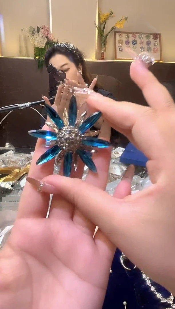 锆石铁合金精品饰界