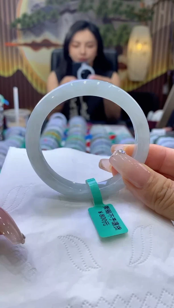 翡翠手镯未镶嵌多人00747