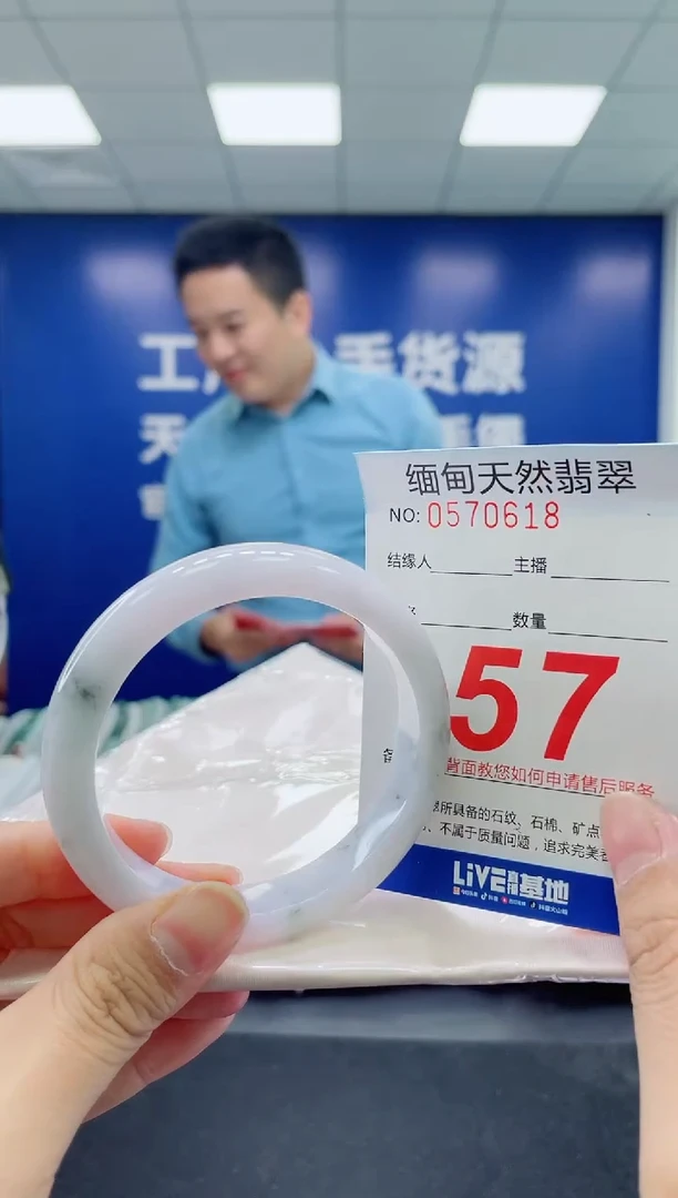 未镶嵌手镯翡翠天然翡翠手镯