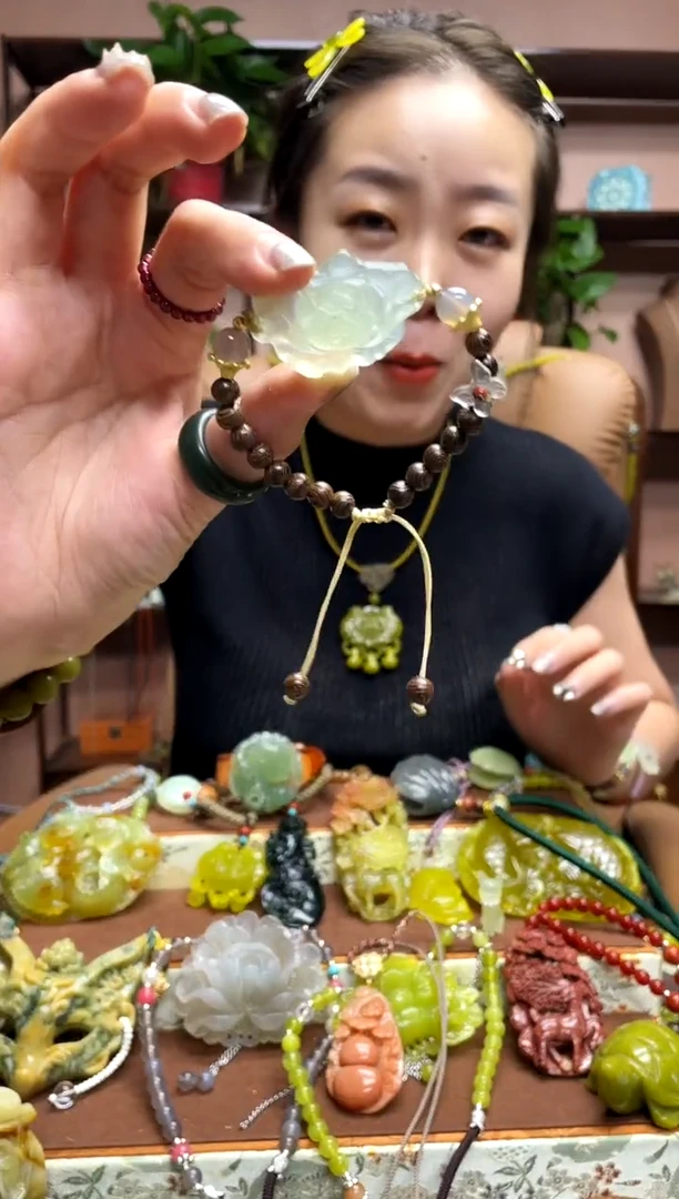 未镶嵌岫玉手牌多样性发货发其中之一