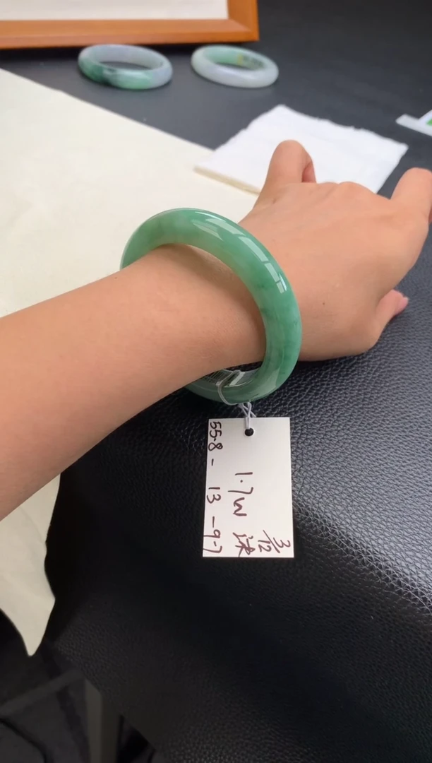 未镶嵌手镯翡翠翡翠手镯 下单联系小耳机#