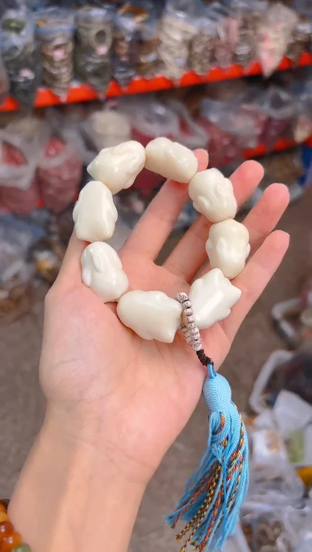 吊坠菩提根/象牙果白色趴趴兔小手持