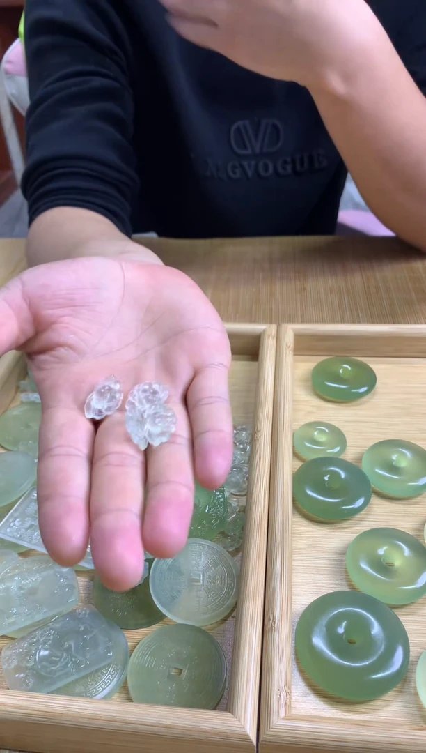 未镶嵌蛇纹石玉吊坠47