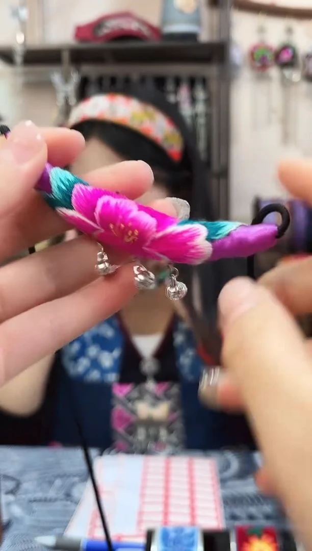 织绣民族风非遗老绣饰品526