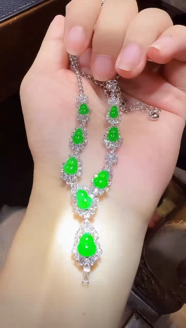 套链18K金镶嵌翡翠葫芦
