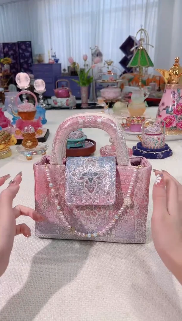 非遗西阵织 如图所示