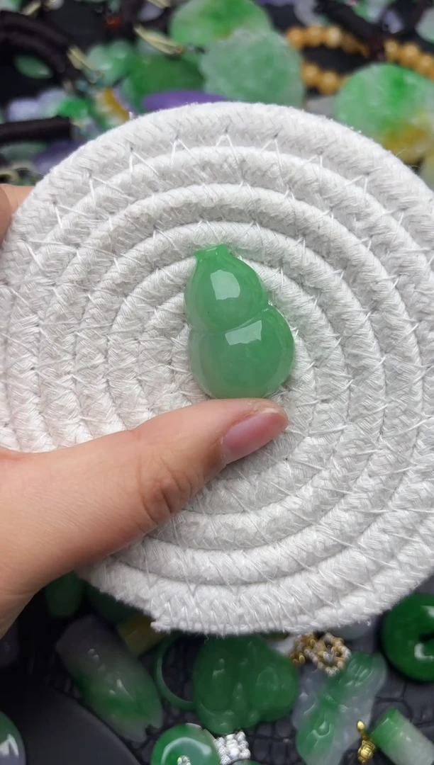 颈饰未镶嵌翡翠缅甸翡翠吊坠