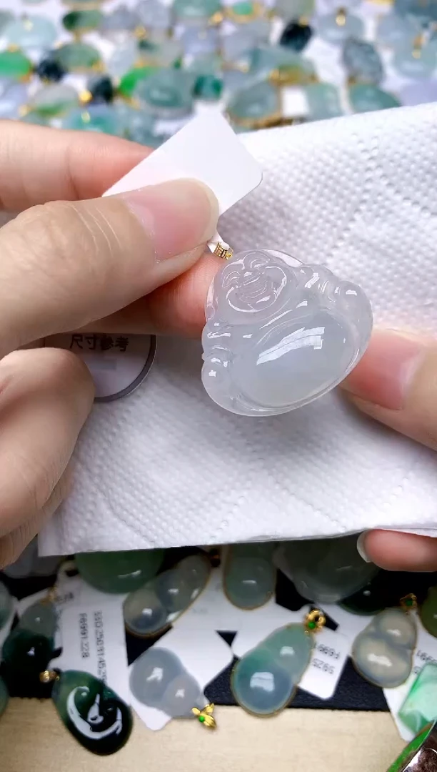 颈饰18K金镶嵌翡翠天然A货翡翠