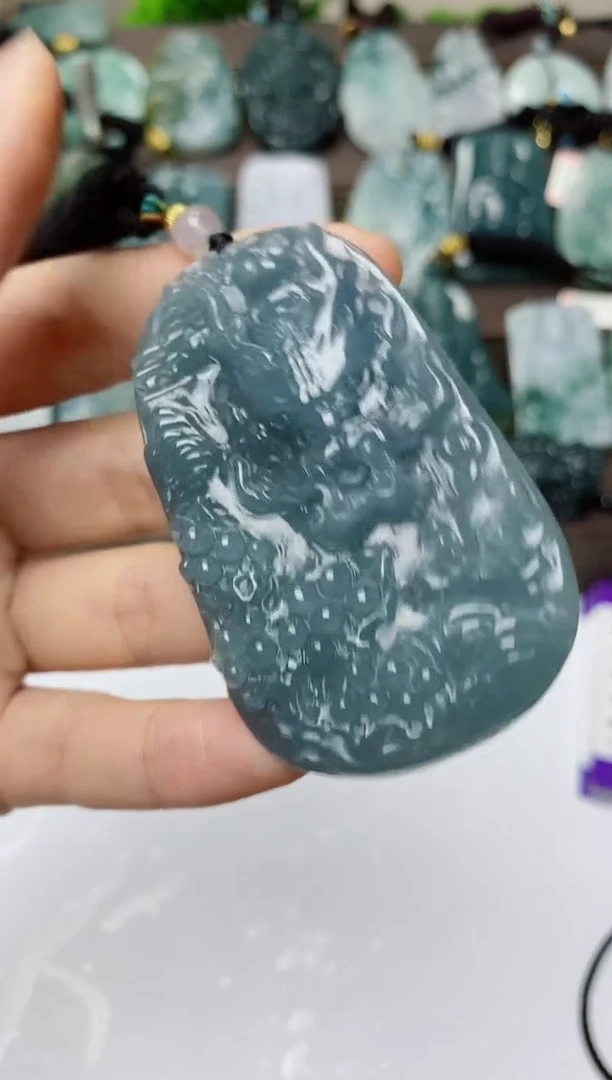 翡翠未镶嵌颈饰