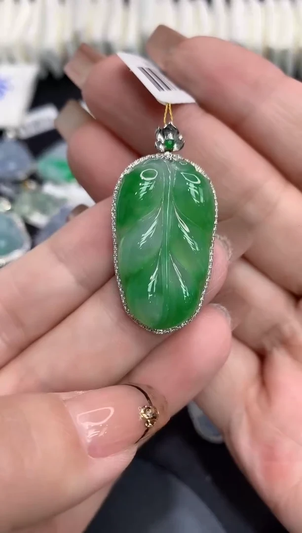 吊坠(不含链)18K金镶嵌翡翠1