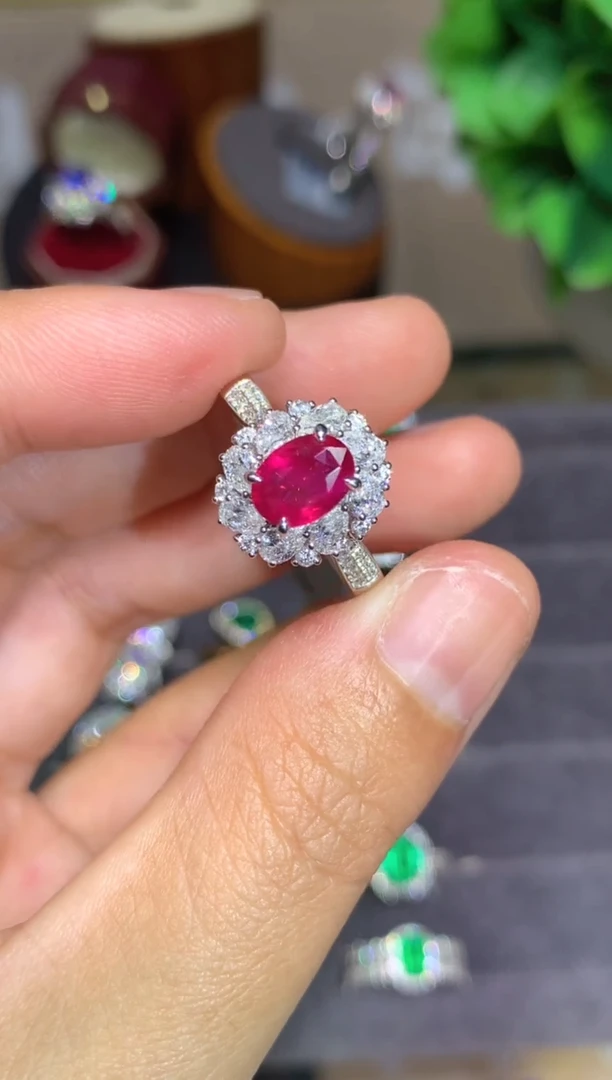 18K金镶嵌戒指红宝石1.01CT