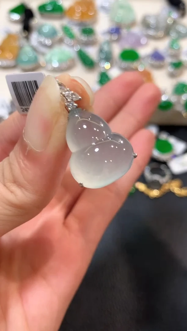 翡翠18K金镶嵌吊坠(不含链)m64