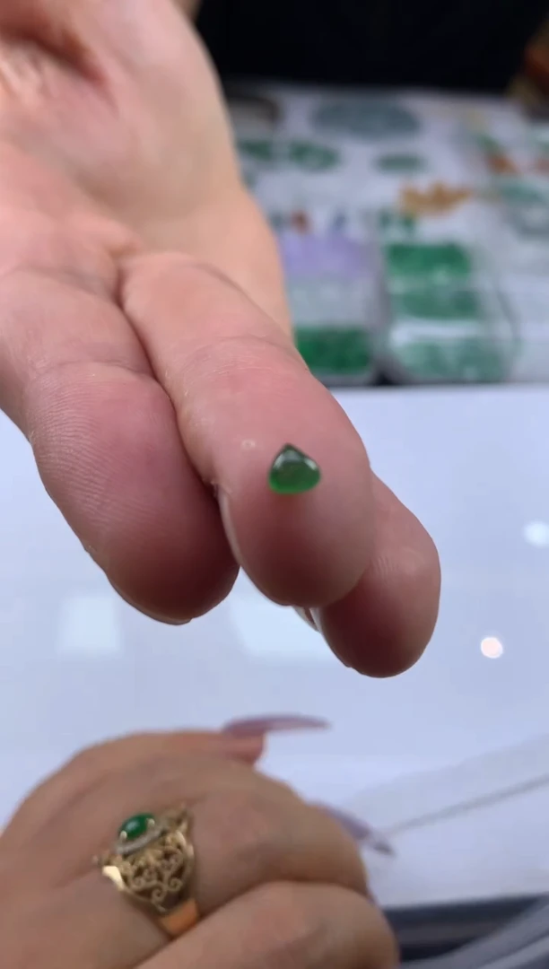 定制翡翠未镶嵌翡翠