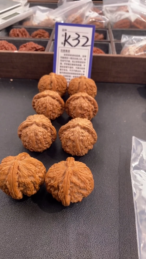 【闪购商品】文玩核桃吊坠40白狮子