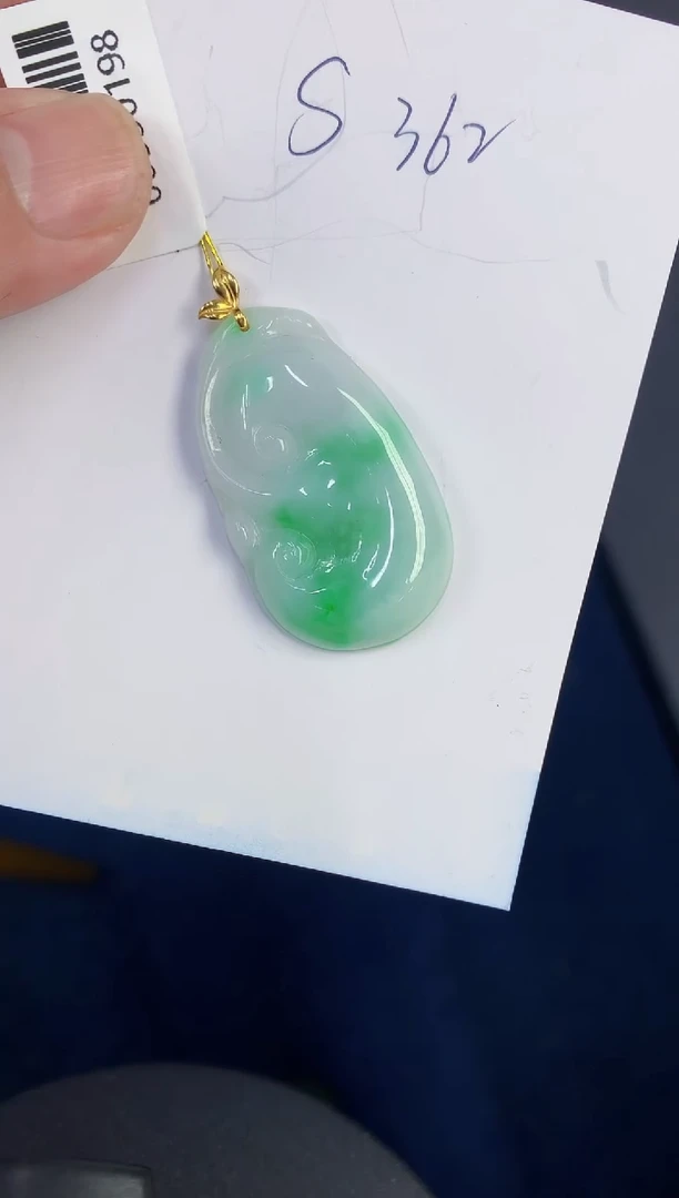 翡翠18K金镶嵌颈饰缅甸天然翡翠A货