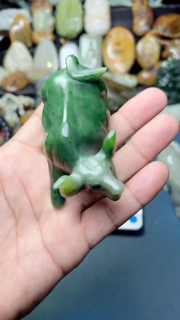 未镶嵌和田玉摆件-